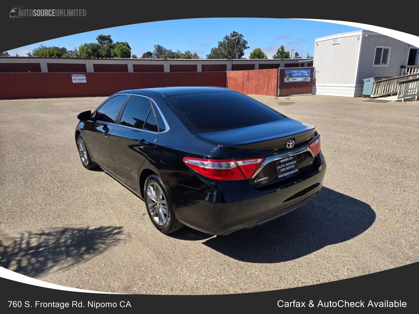 2017 Toyota Camry SE photo 6