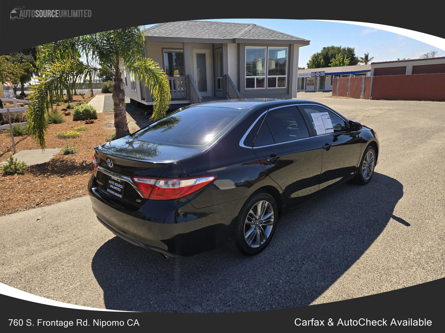 2017 Toyota Camry SE photo 4