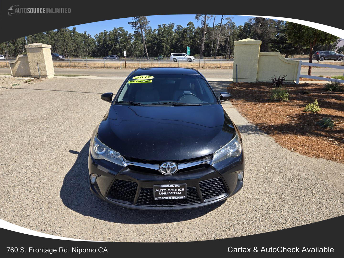 2017 Toyota Camry SE photo 9