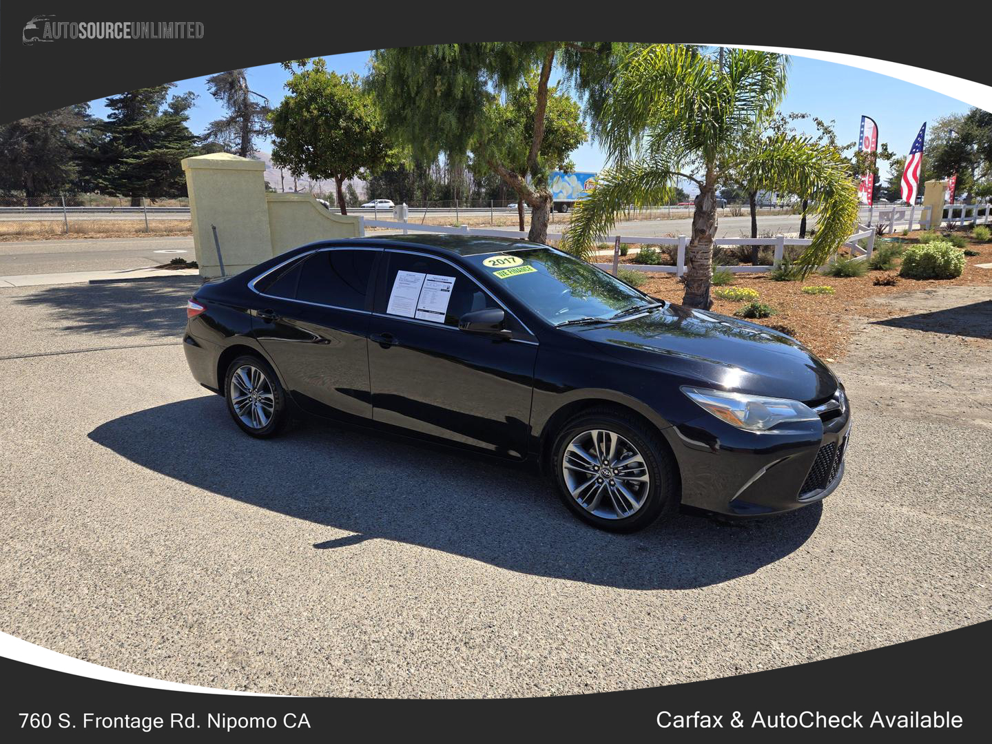 2017 Toyota Camry SE photo 2