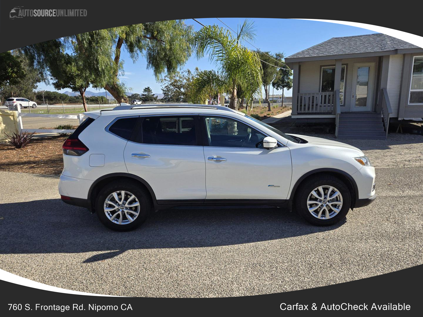 2017 Nissan Rogue SV photo 3