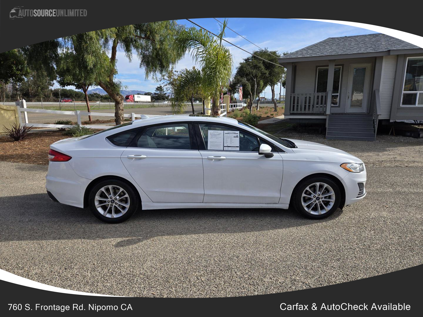 2020 Ford Fusion SE photo 2