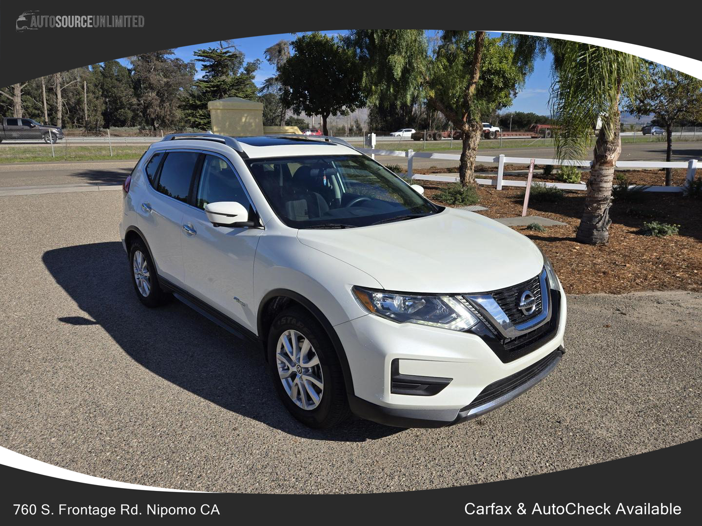 2017 Nissan Rogue SV photo 1