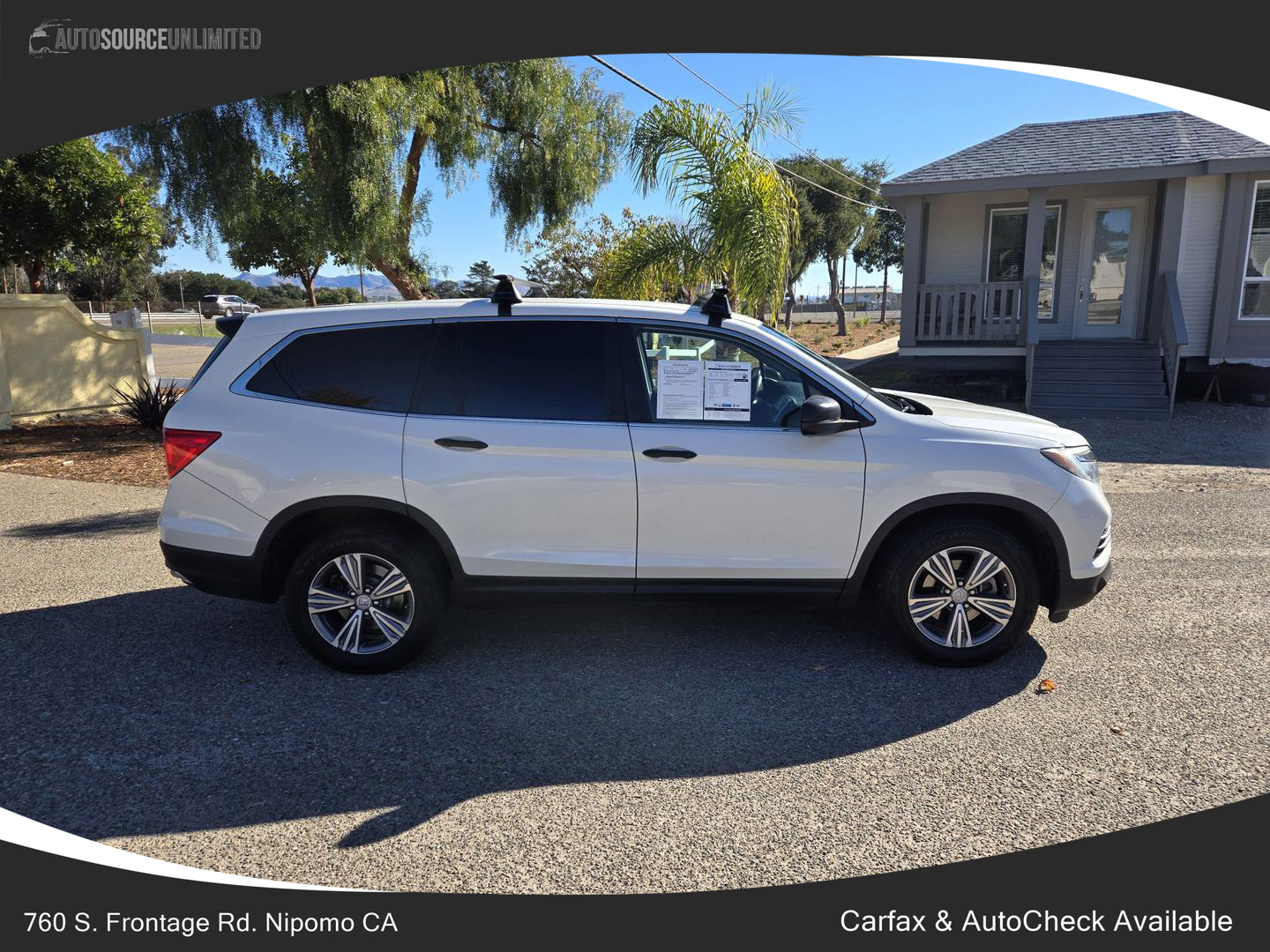 2017 Honda Pilot LX photo 3