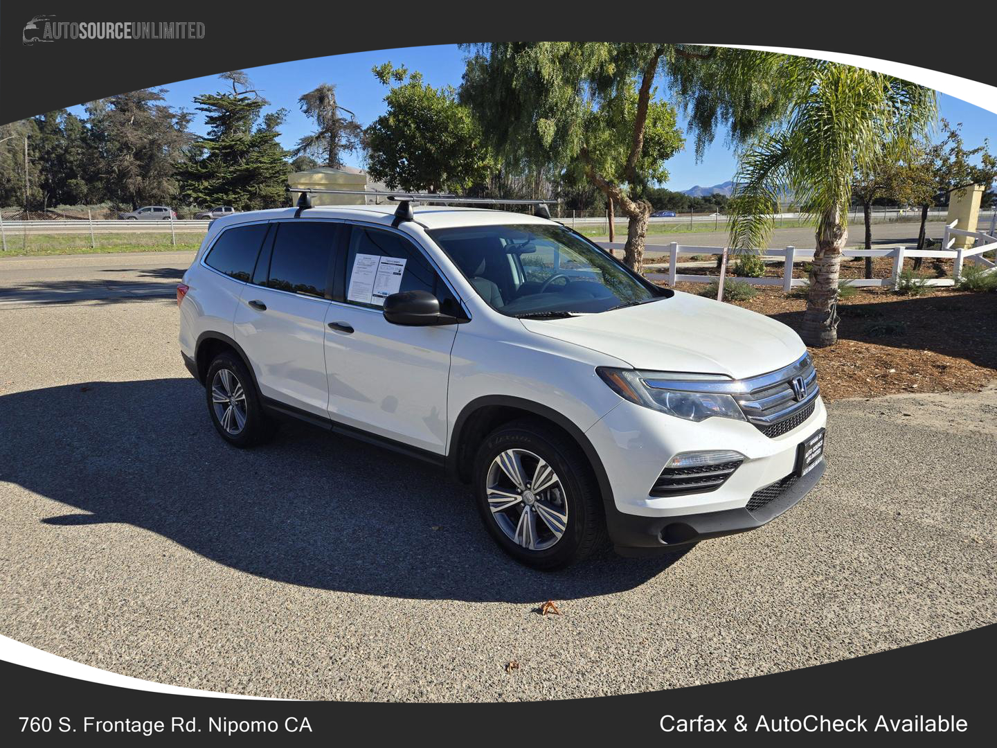 2017 Honda Pilot LX photo 2