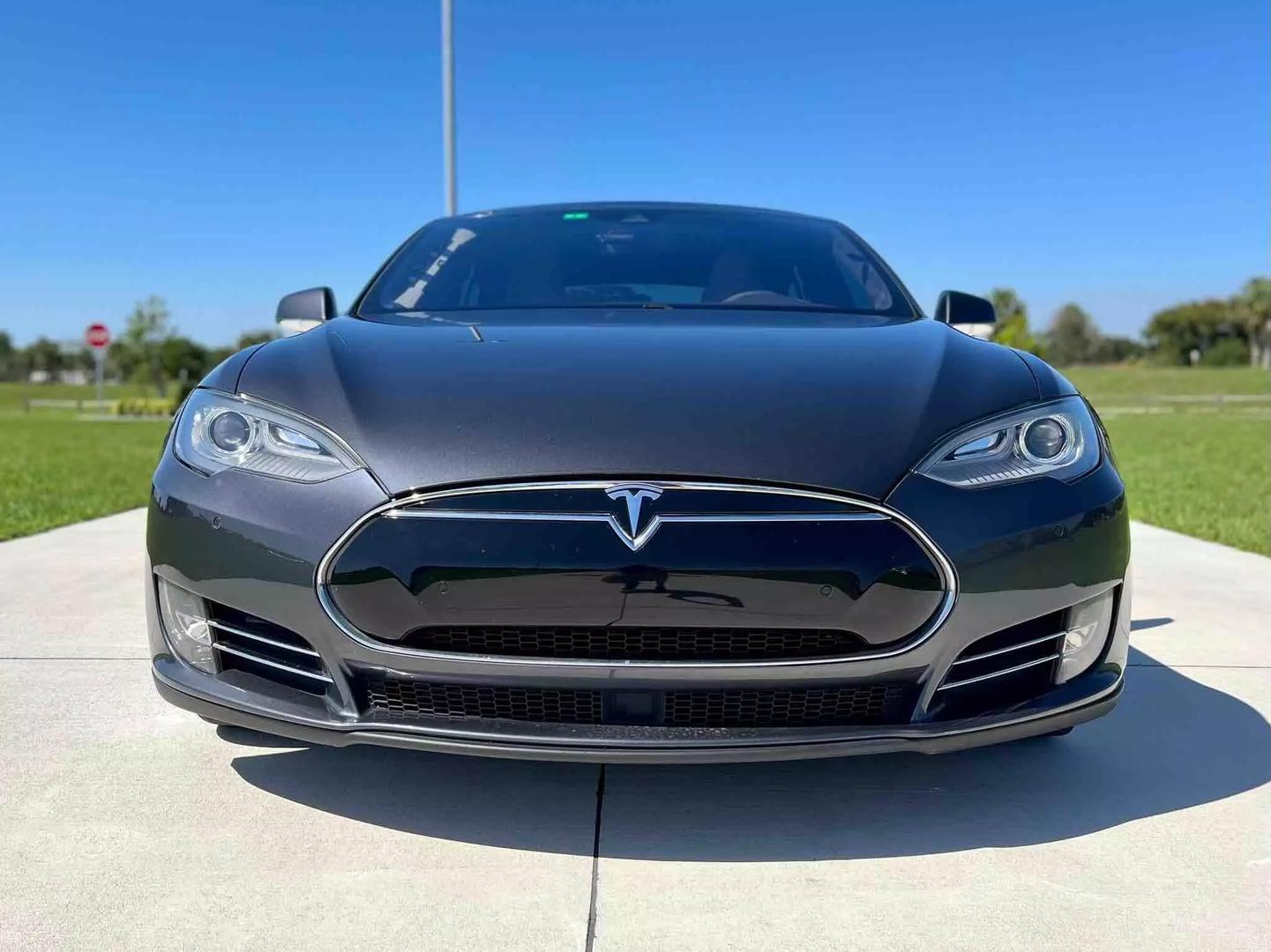 2015 Tesla Model S 85D photo 27