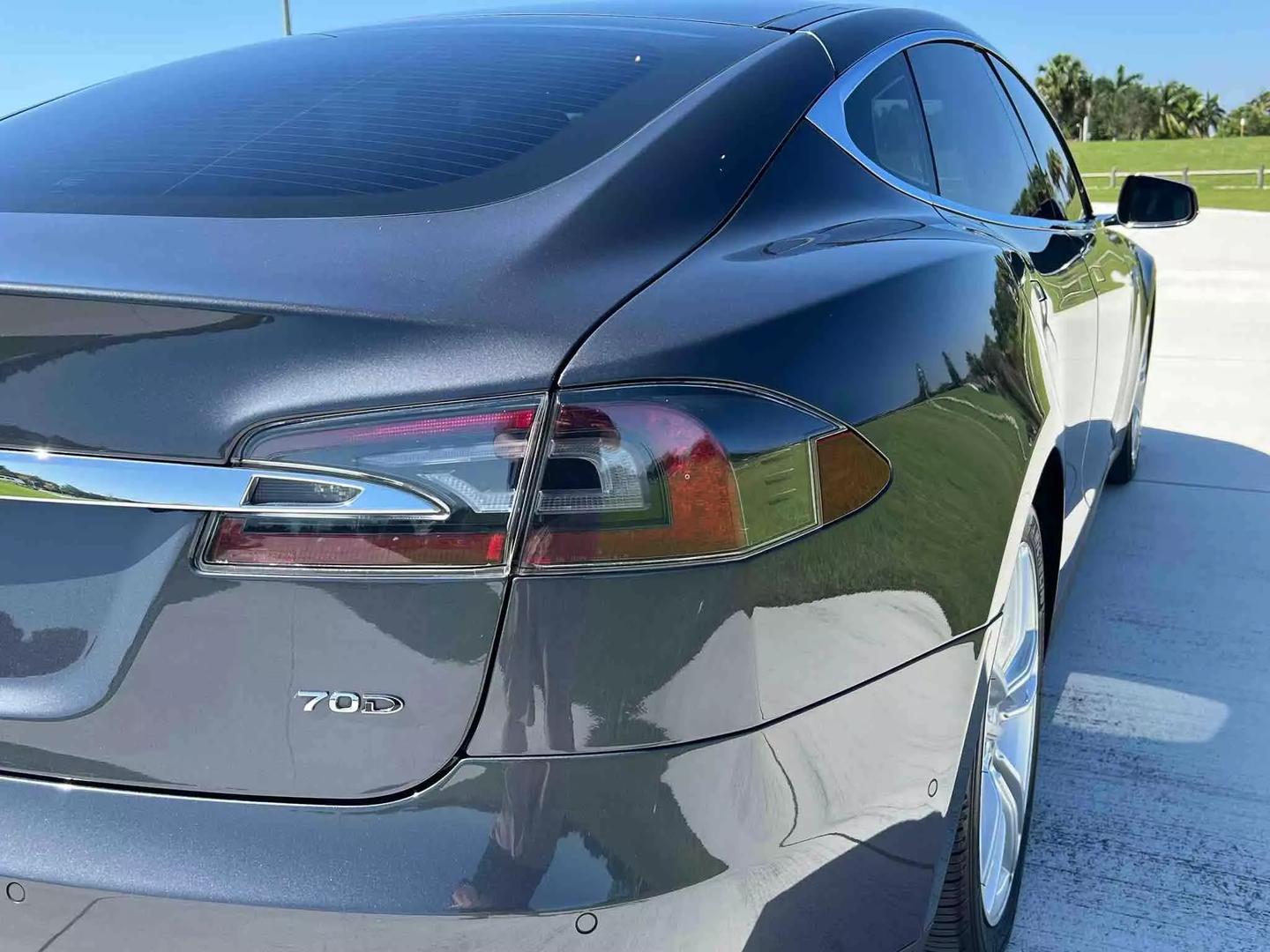 2015 Tesla Model S 85D photo 20