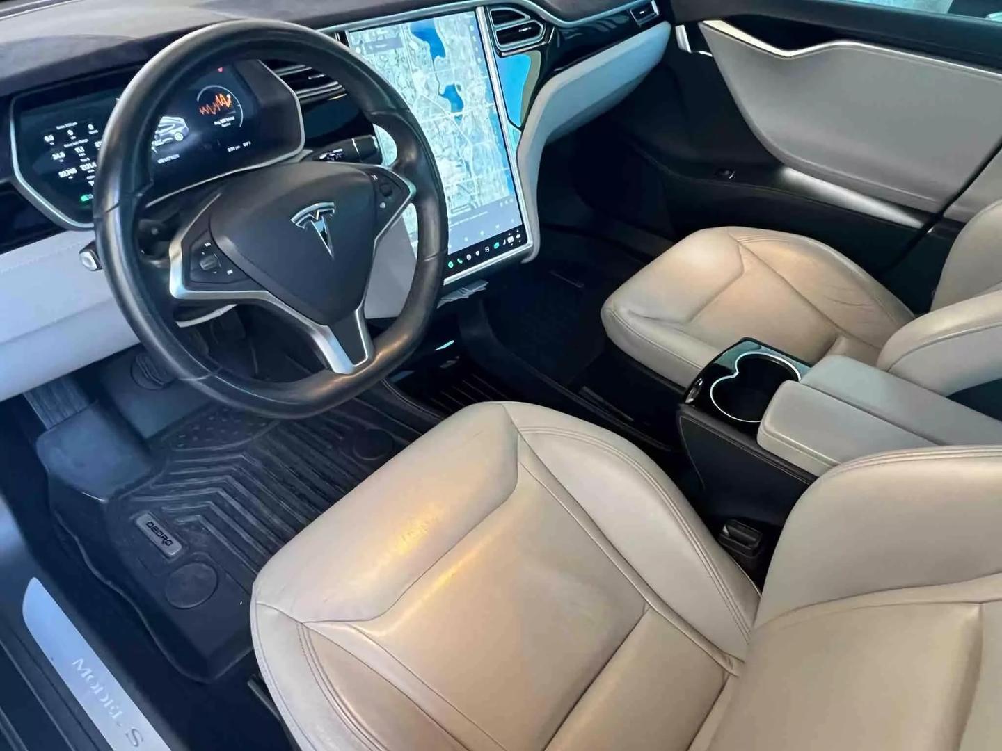 2015 Tesla Model S 85D photo 28