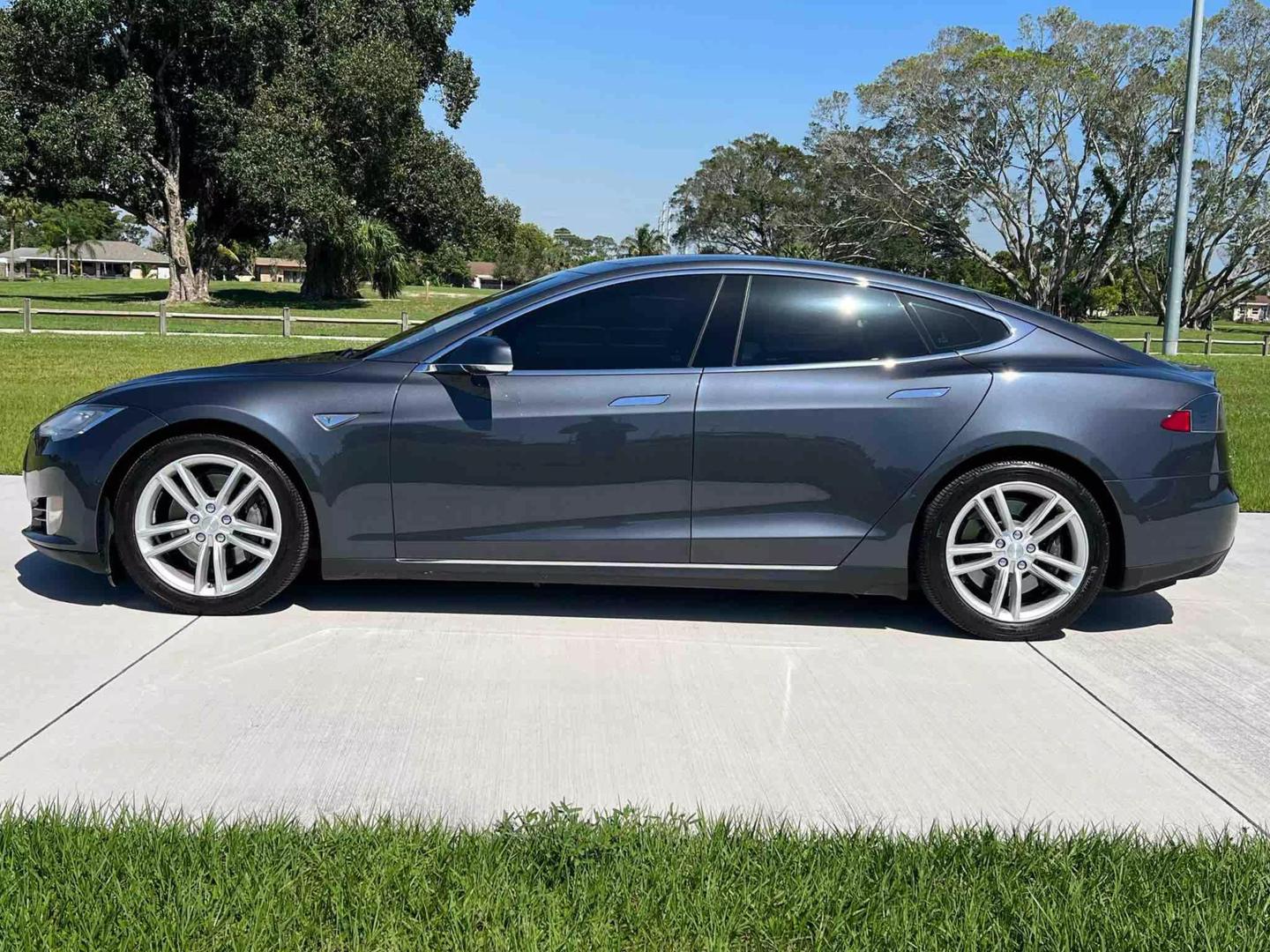 2015 Tesla Model S 85D photo 4