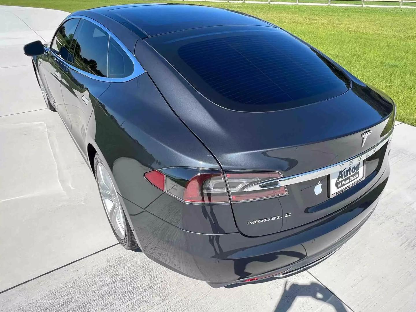 2015 Tesla Model S 85D photo 13