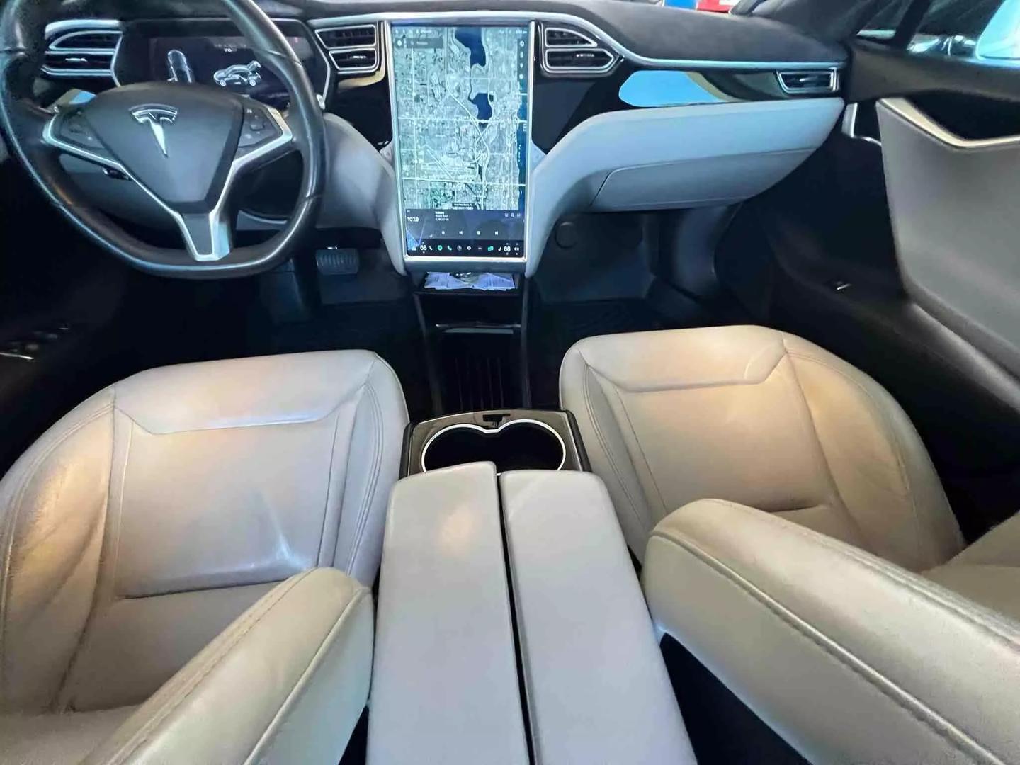 2015 Tesla Model S 85D photo 33