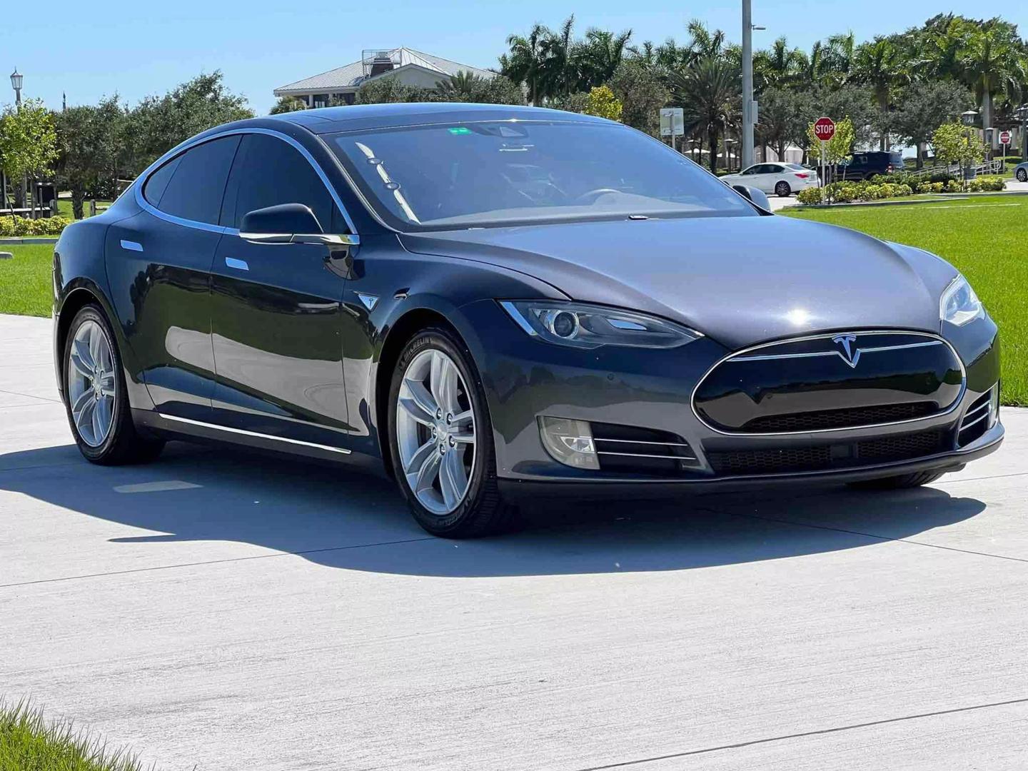 2015 Tesla Model S 85D photo 9