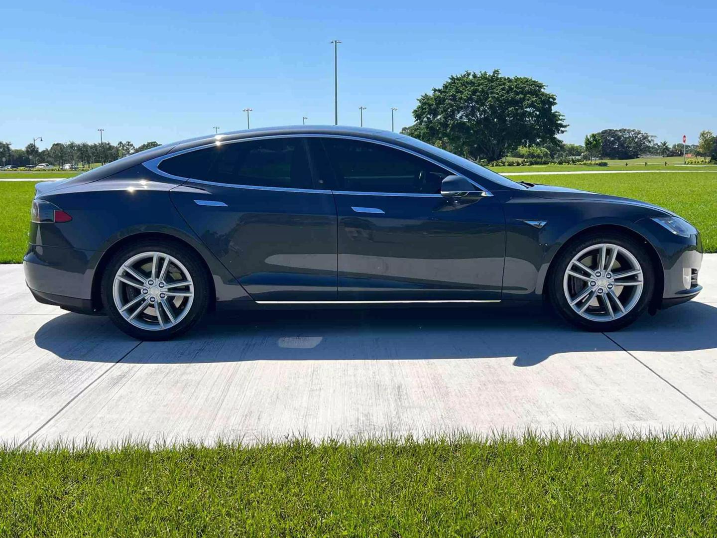 2015 Tesla Model S 85D photo 7