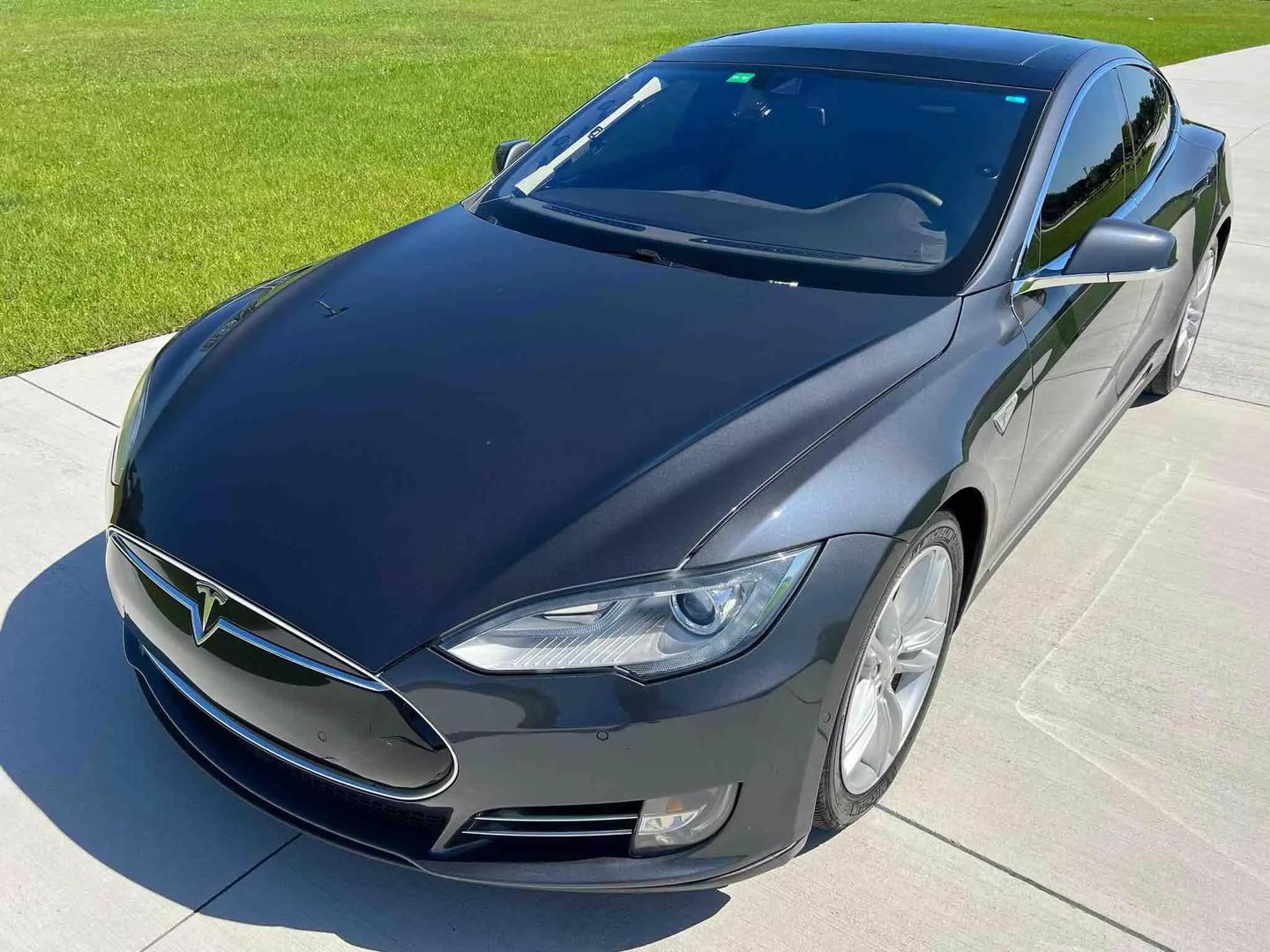 2015 Tesla Model S 85D photo 12