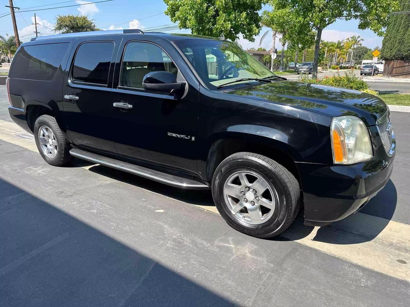 2007 GMC Yukon XL Denali photo 2