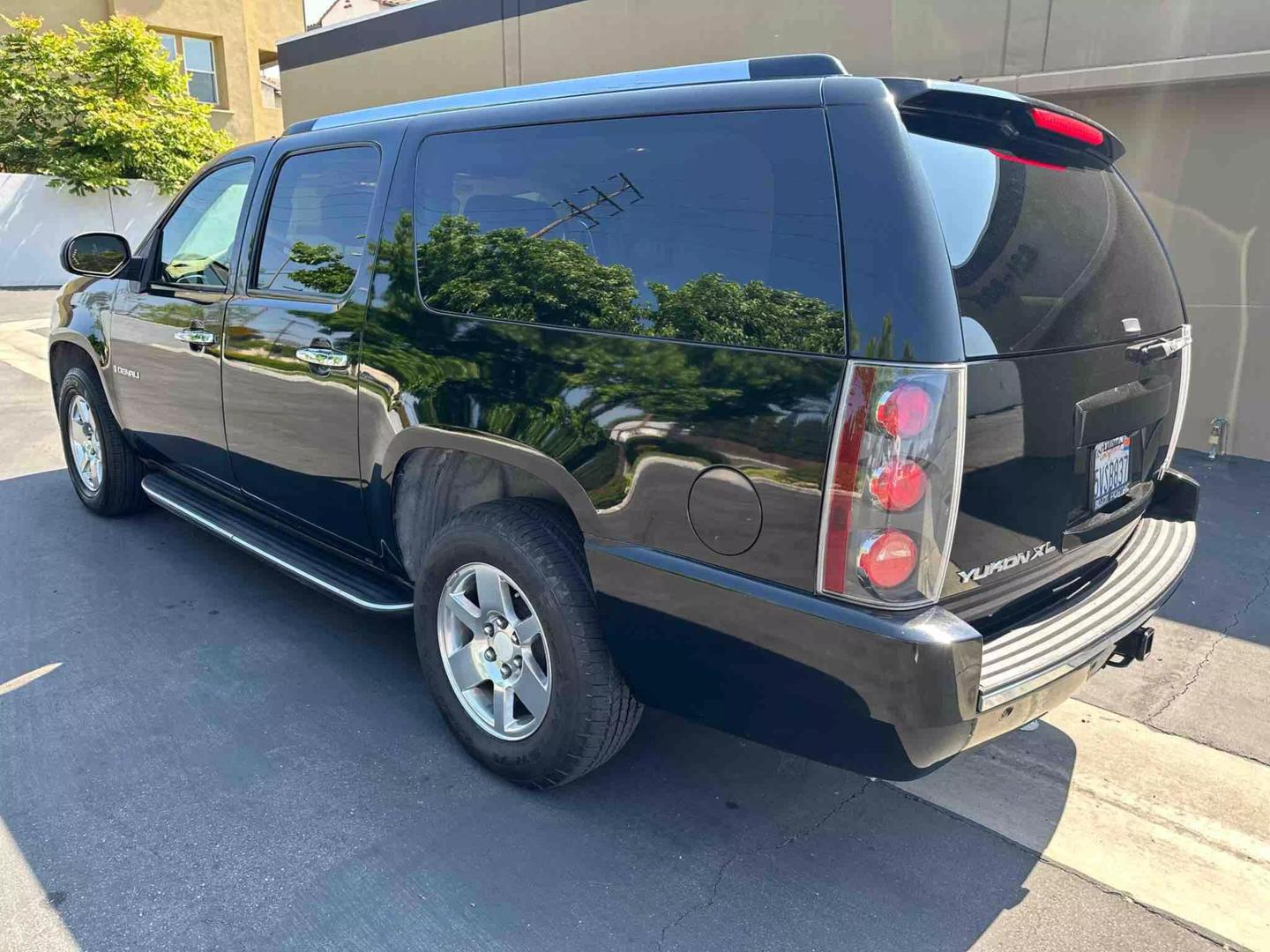 2007 GMC Yukon XL Denali photo 8