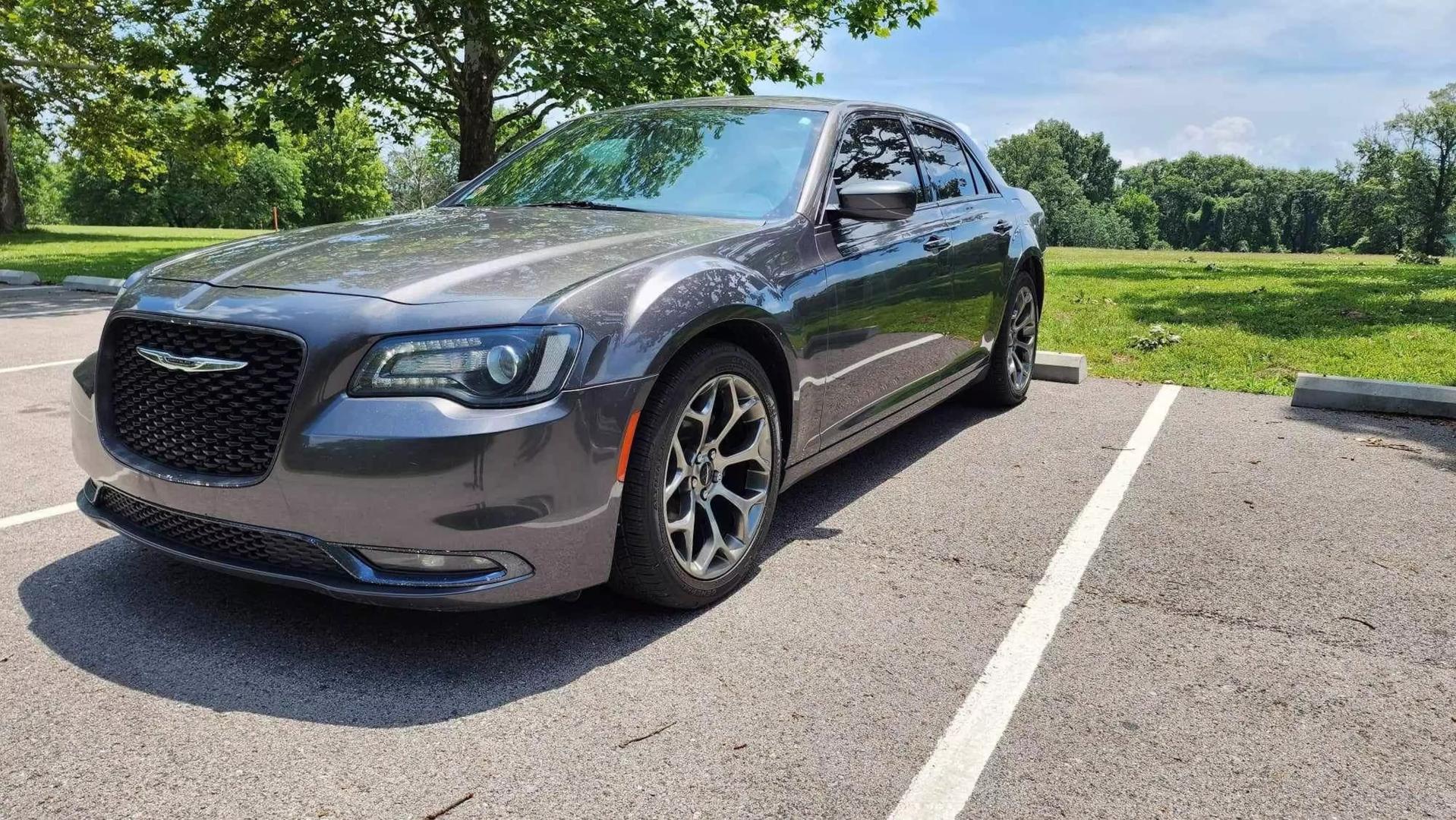 2018 Chrysler 300 S photo 3