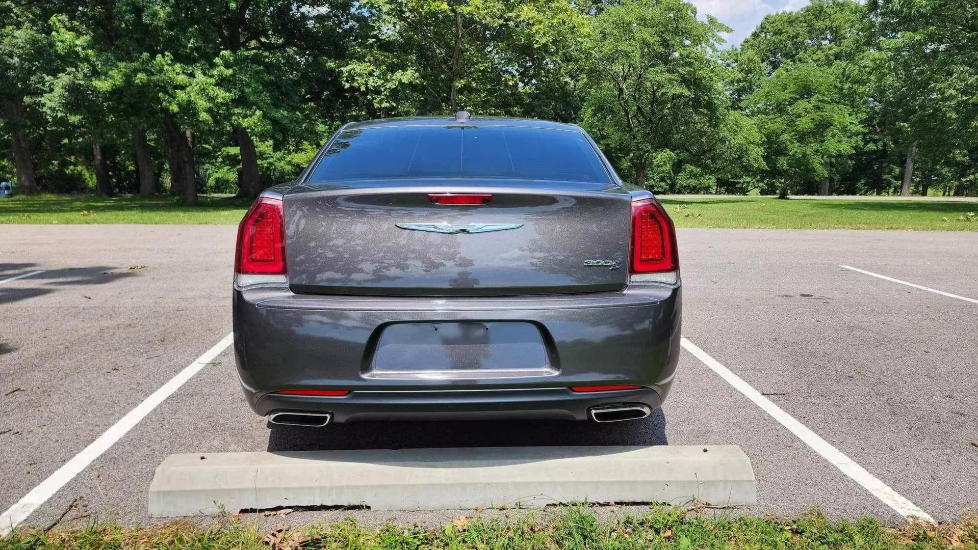 2018 Chrysler 300 S photo 5