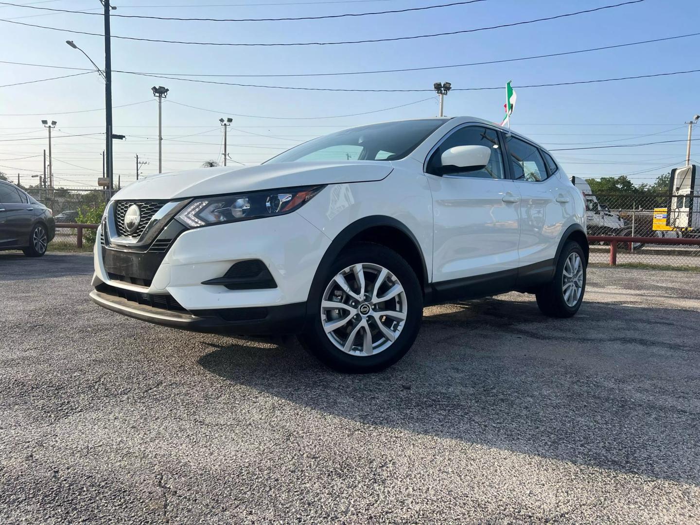 2021 Nissan Rogue Sport S photo 2