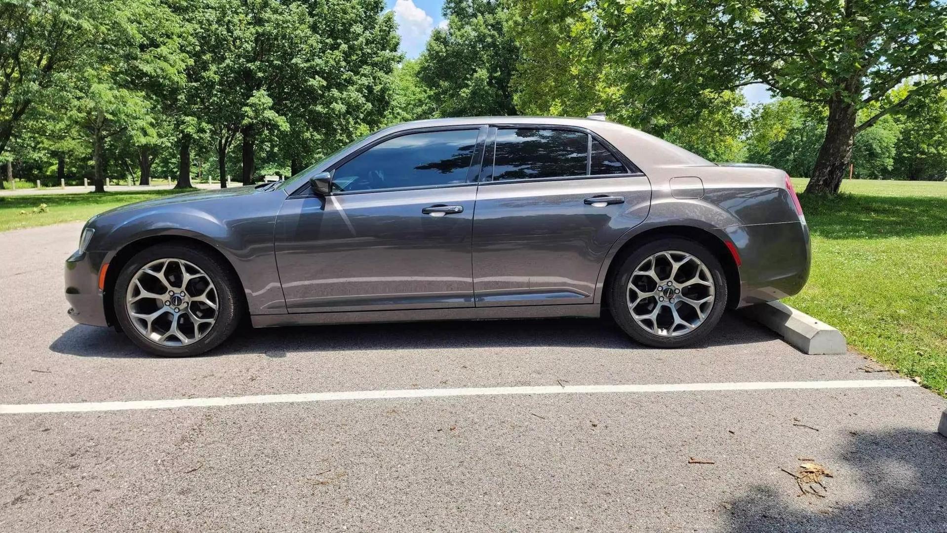 2018 Chrysler 300 S photo 4