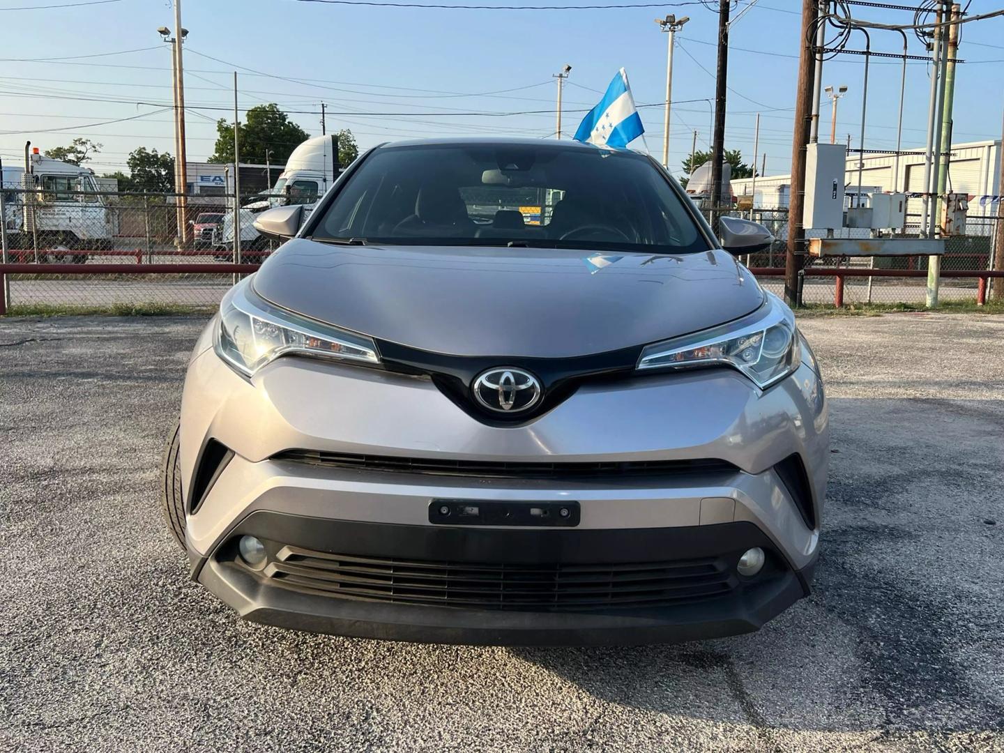 2018 Toyota C-HR XLE Premium photo 4