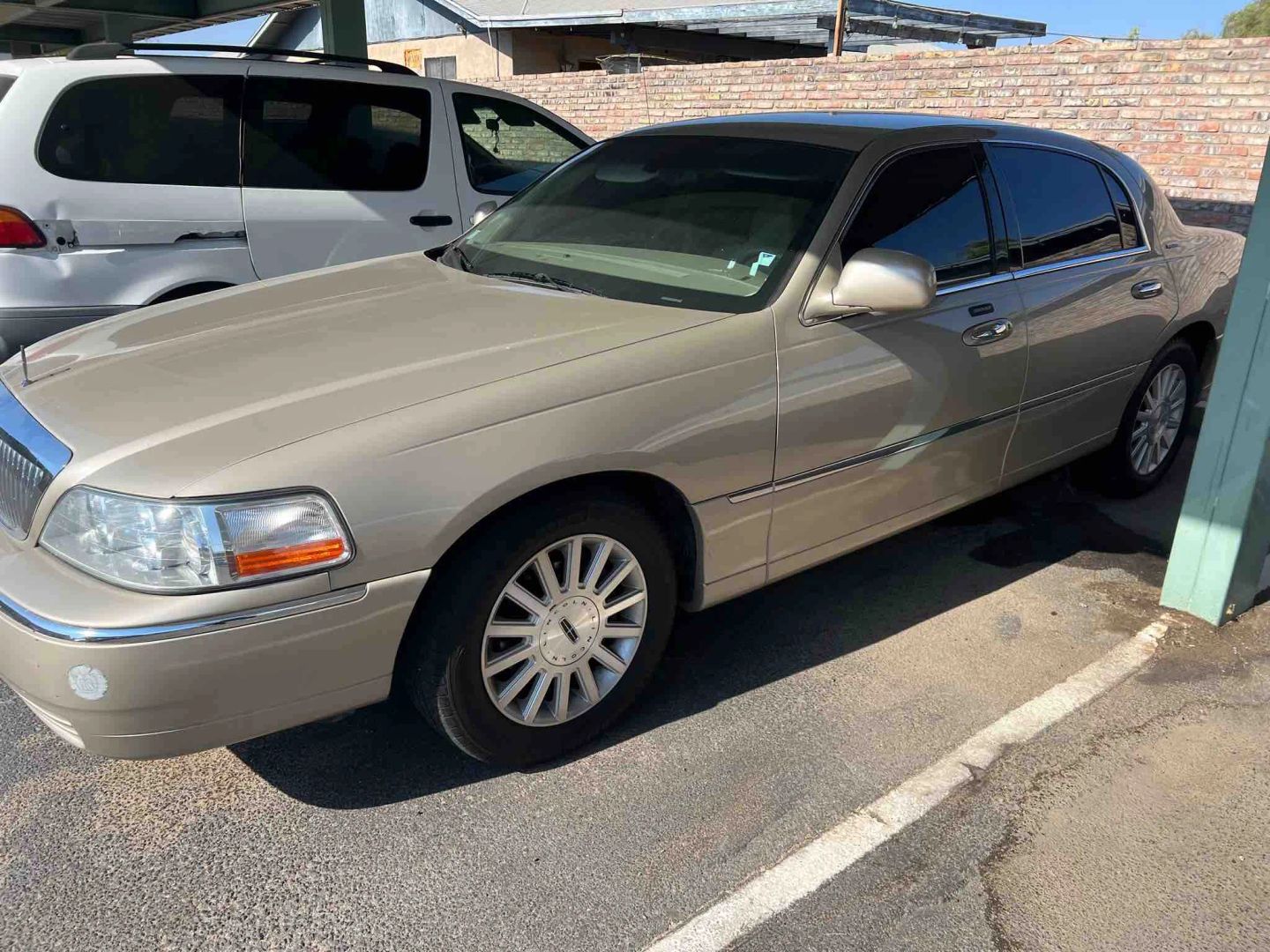 2004 Lincoln Town Car Signature