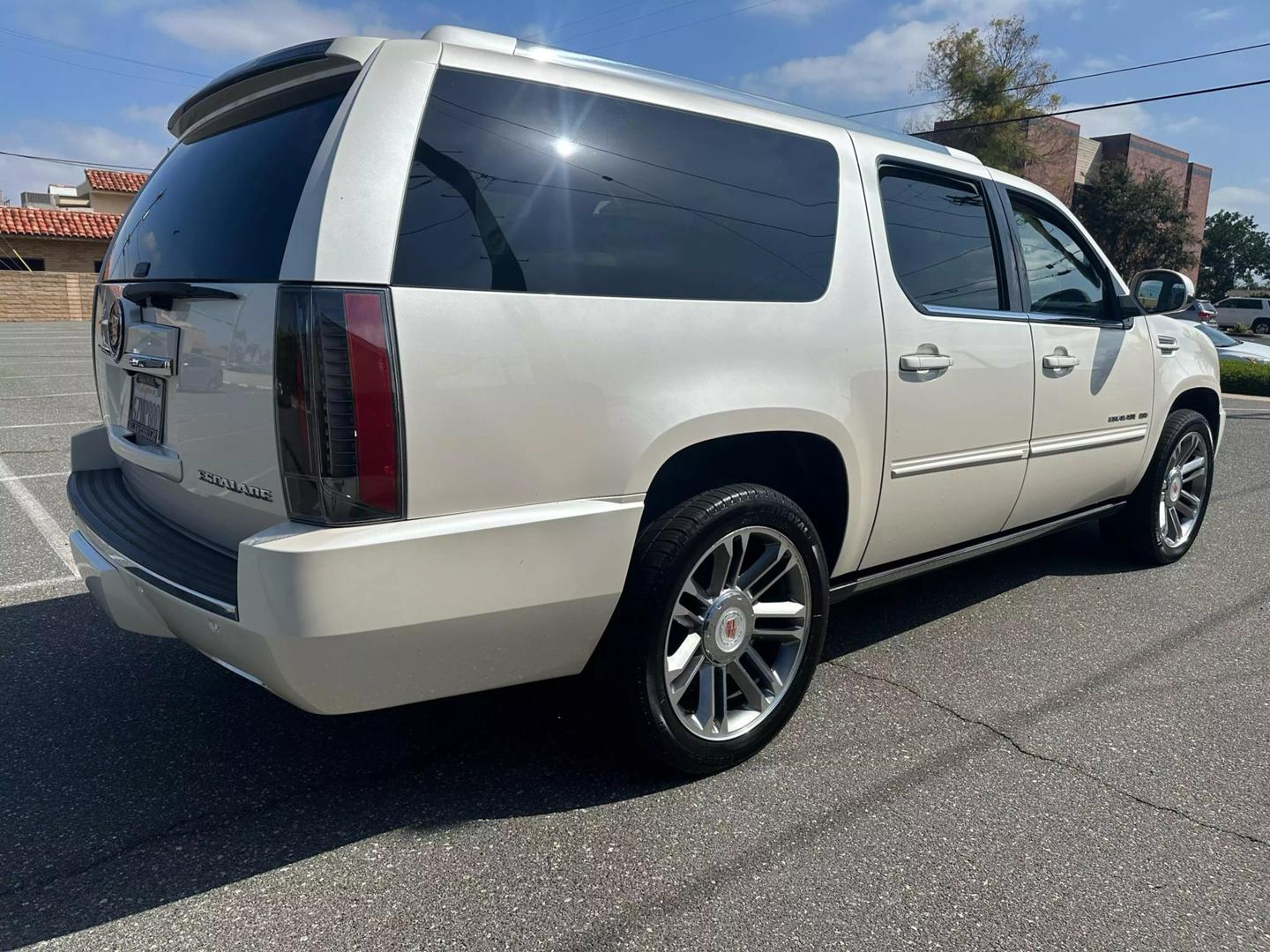 2013 Cadillac Escalade ESV Premium photo 4