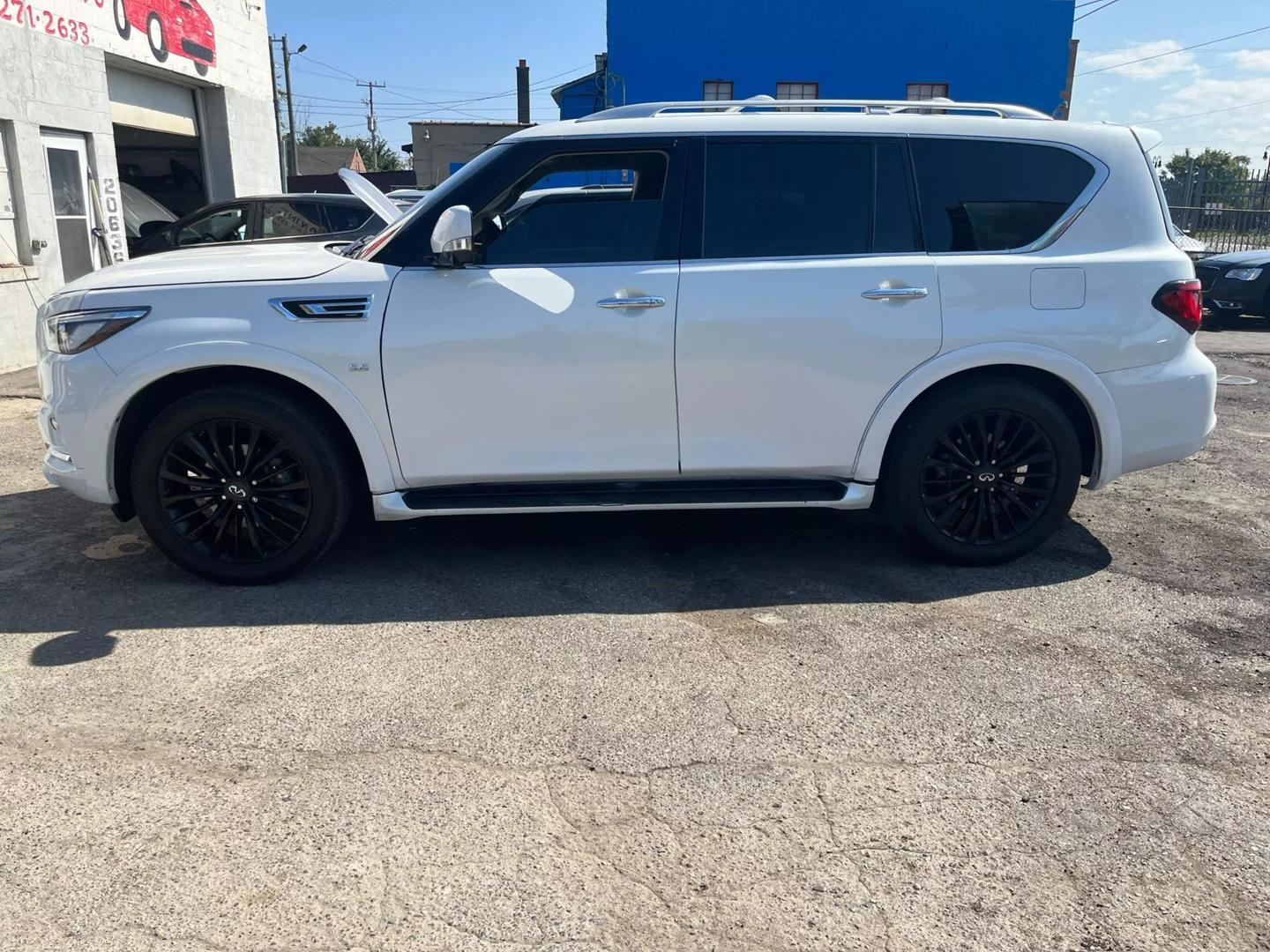 2018 INFINITI QX80 Base photo 3