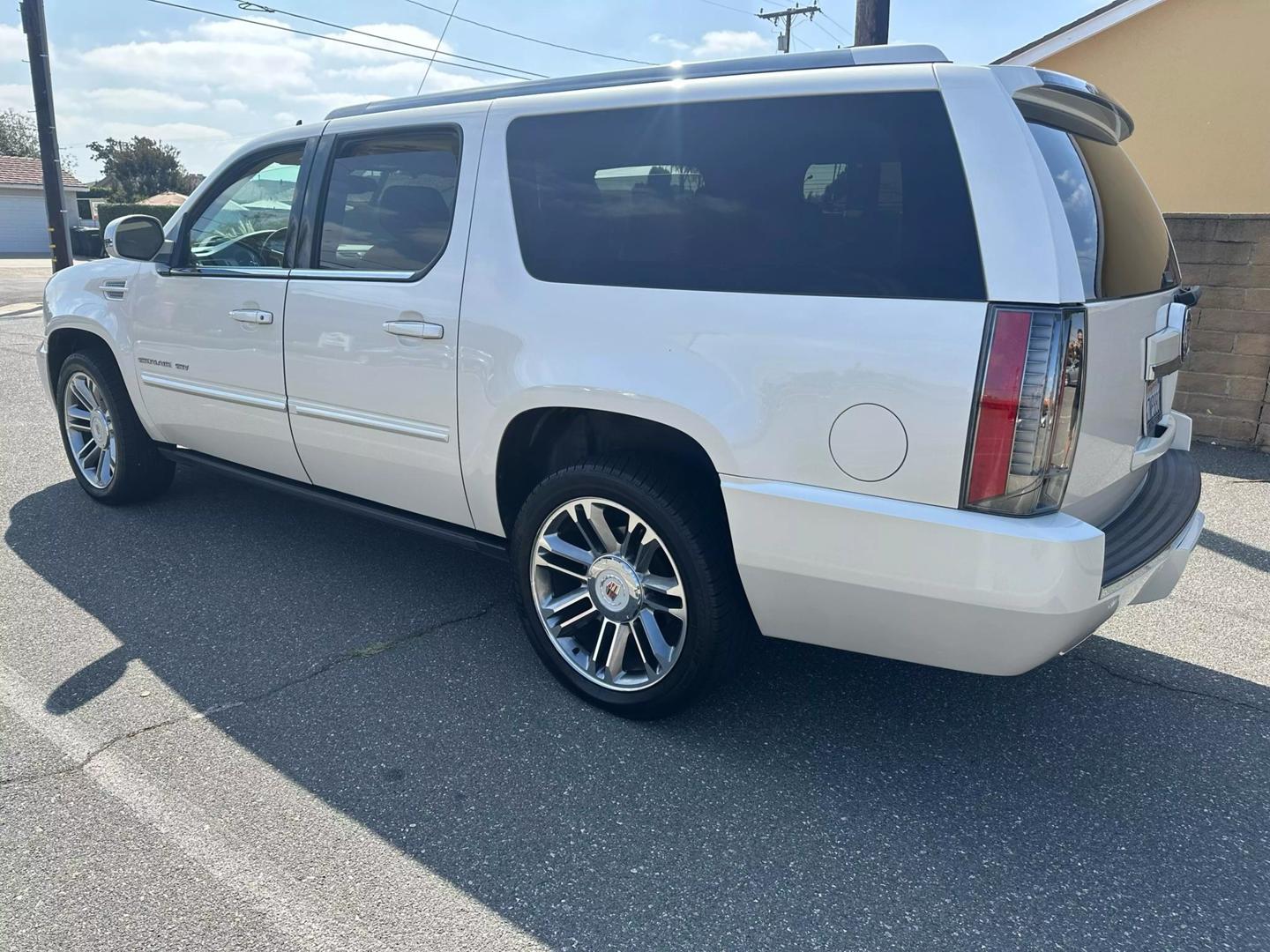 2013 Cadillac Escalade ESV Premium photo 8