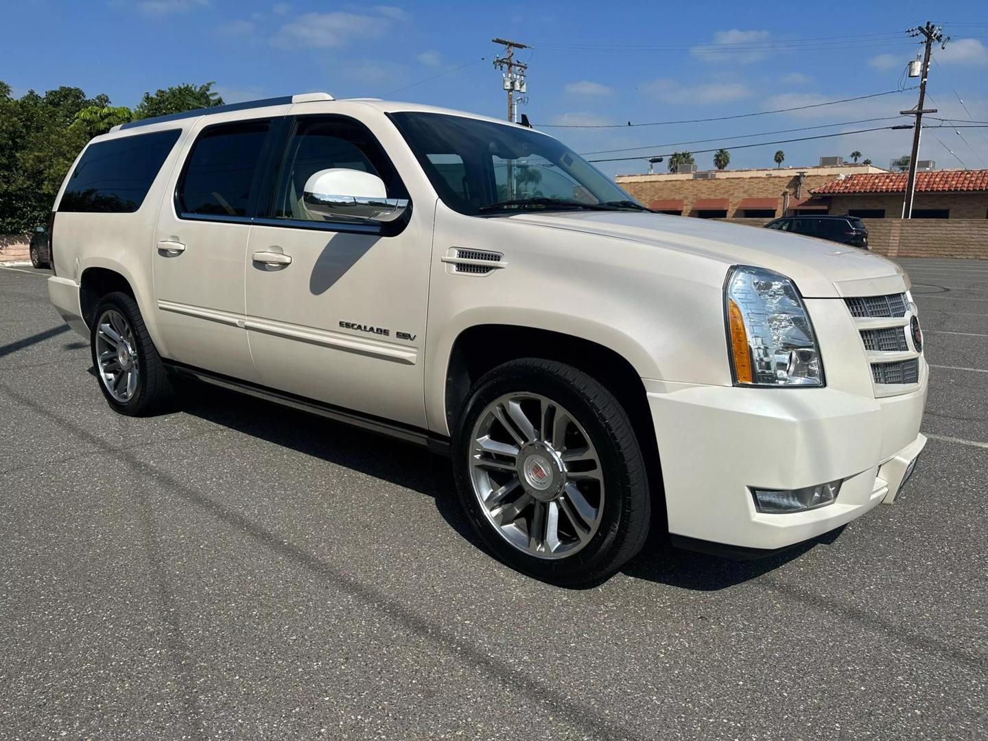 2013 Cadillac Escalade ESV Premium photo 2