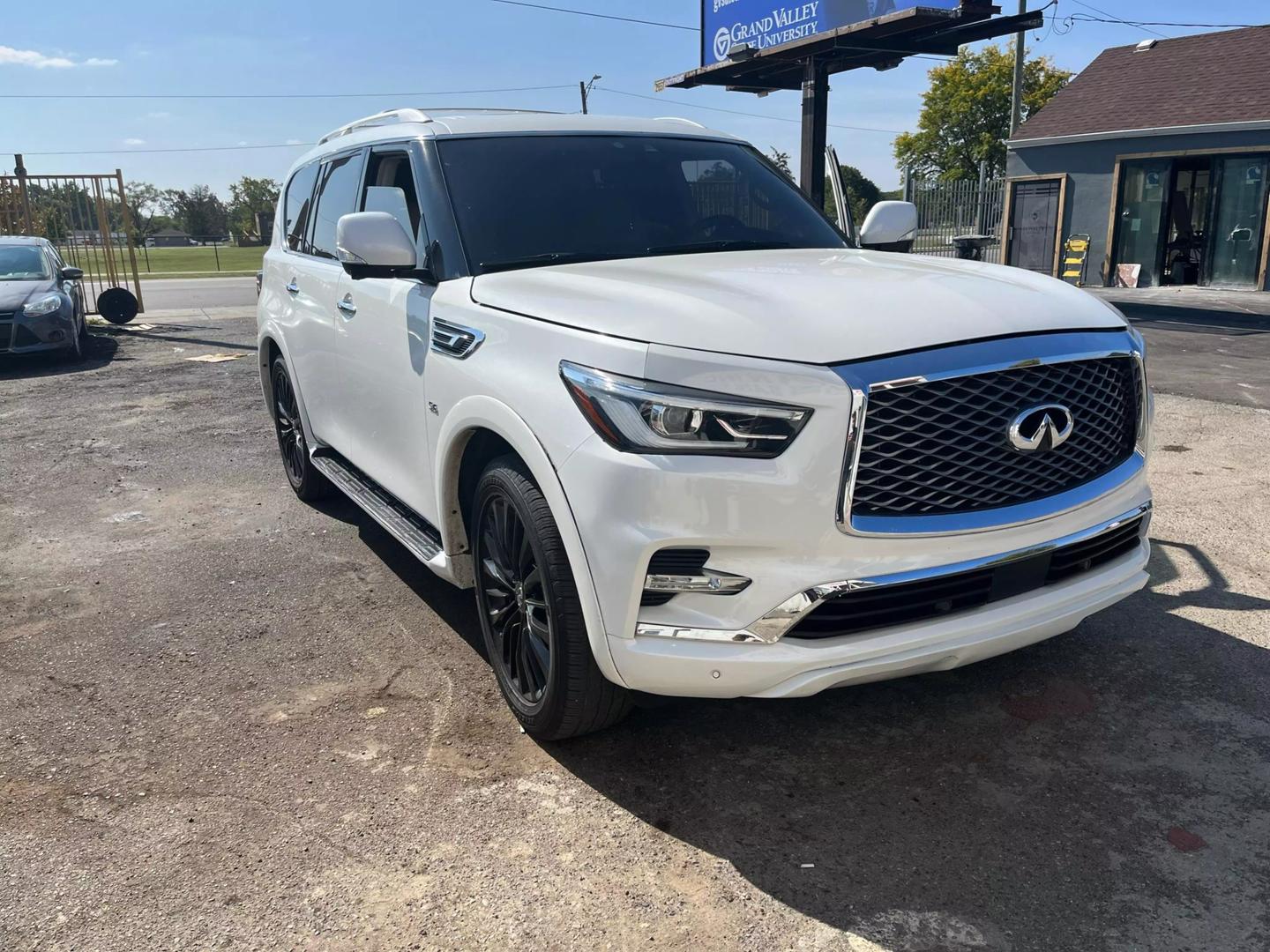 2018 INFINITI QX80 Base photo 2