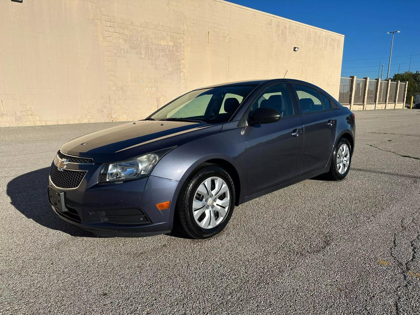 2013 Chevrolet Cruze LS photo 2