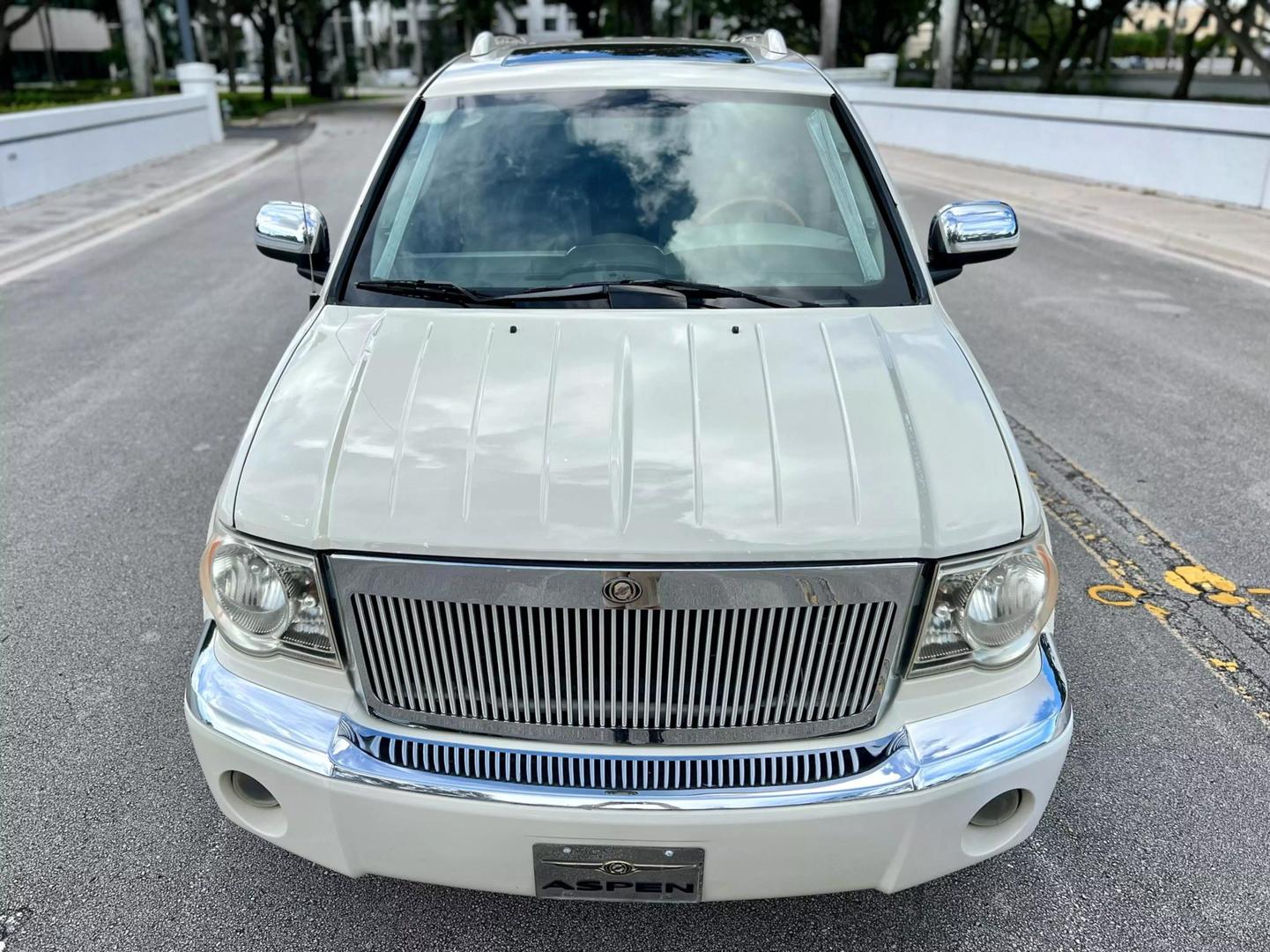 2007 Chrysler Aspen Limited photo 9