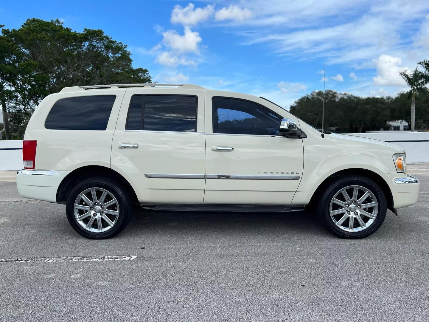 2007 Chrysler Aspen Limited photo 6