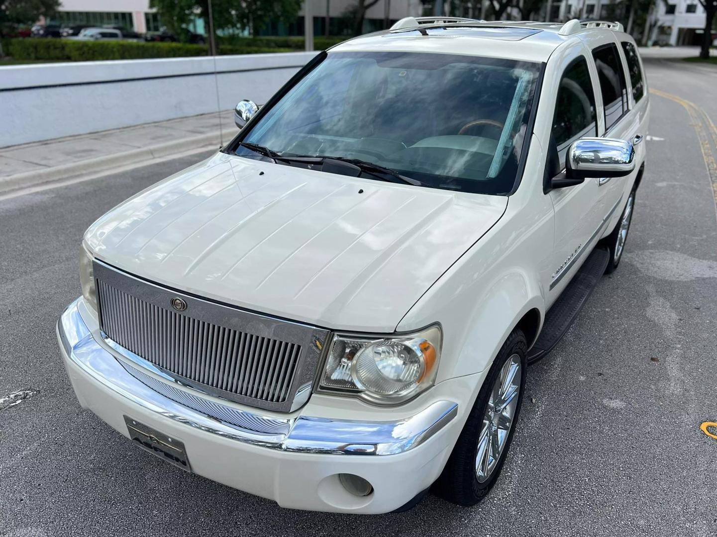 2007 Chrysler Aspen Limited photo 10