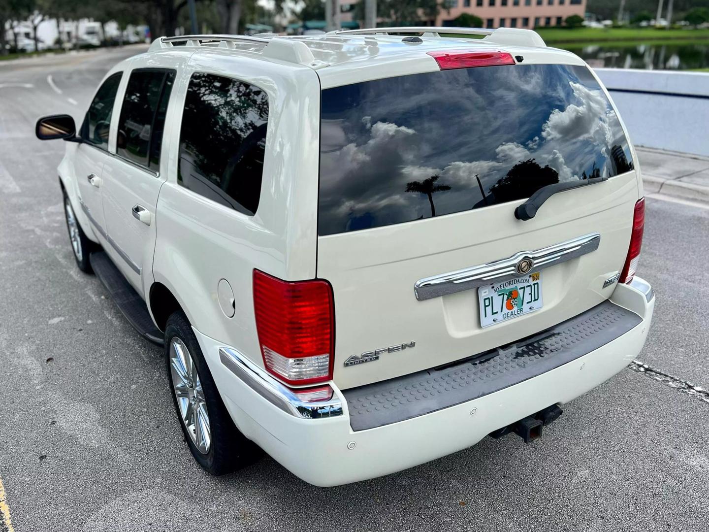 2007 Chrysler Aspen Limited photo 11