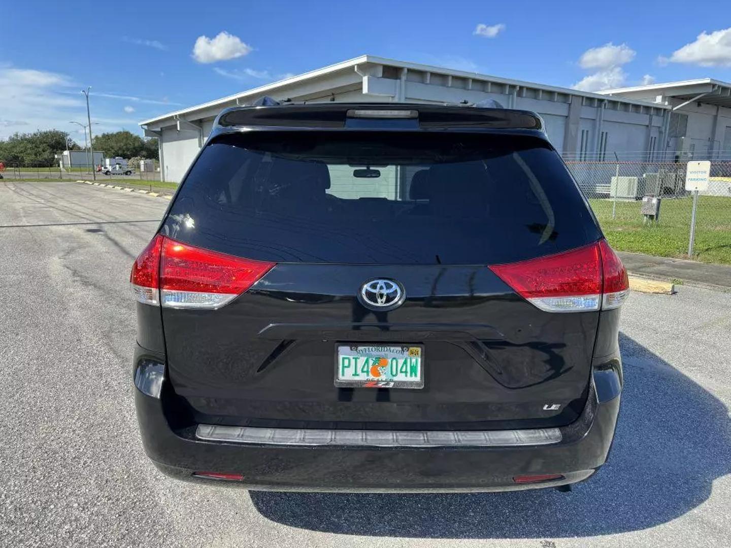 2011 Toyota Sienna LE photo 4