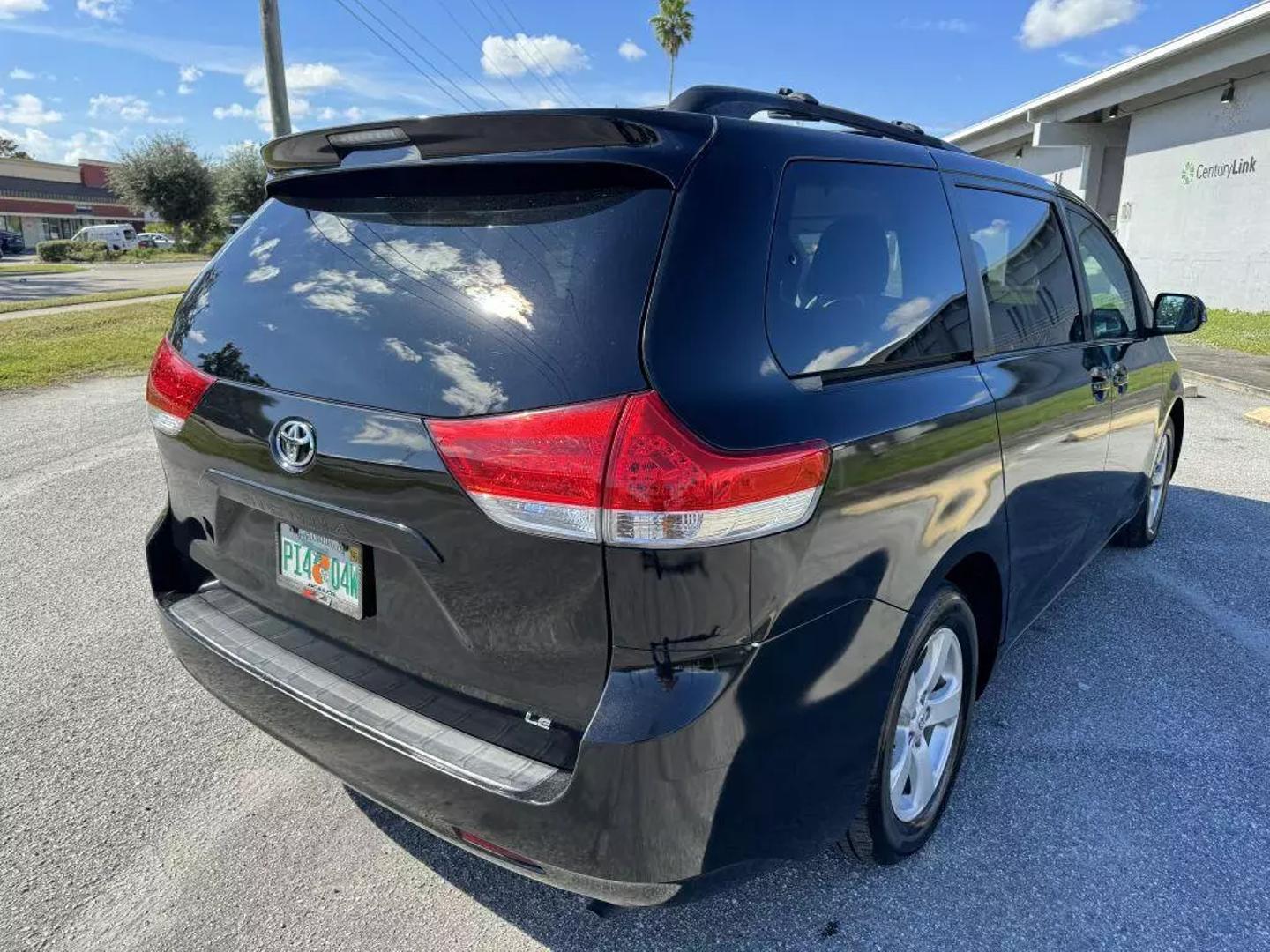 2011 Toyota Sienna LE photo 5