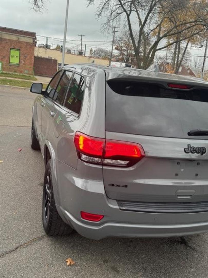 2019 Jeep Grand Cherokee Altitude photo 4