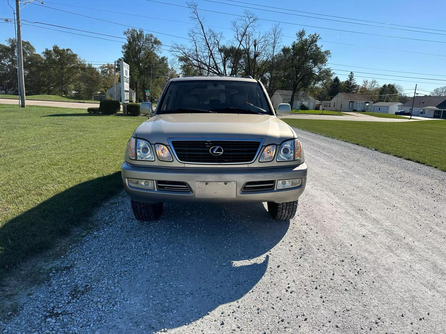 2001 Lexus LX 470 photo 3