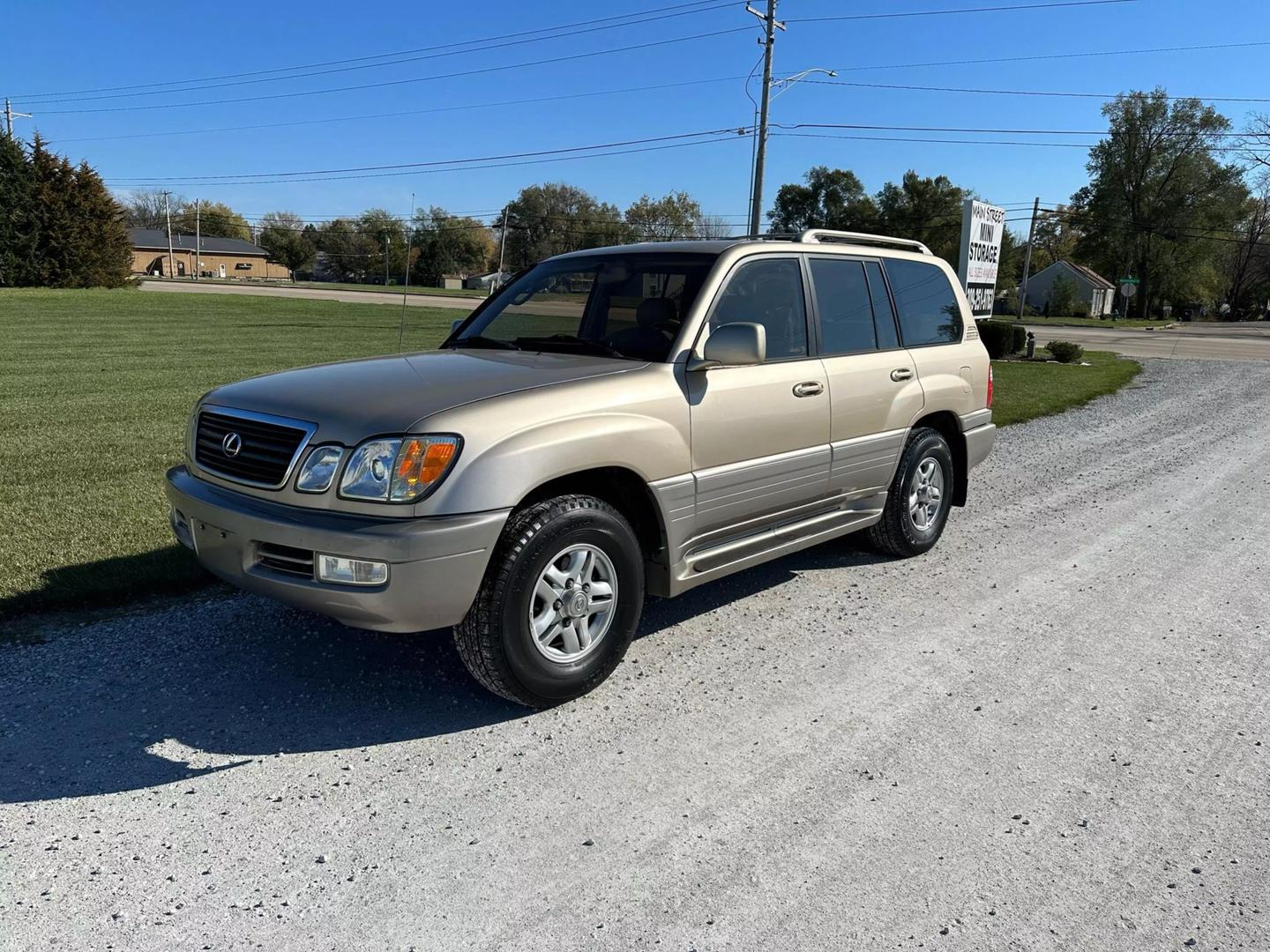 2001 Lexus LX 470 photo 2