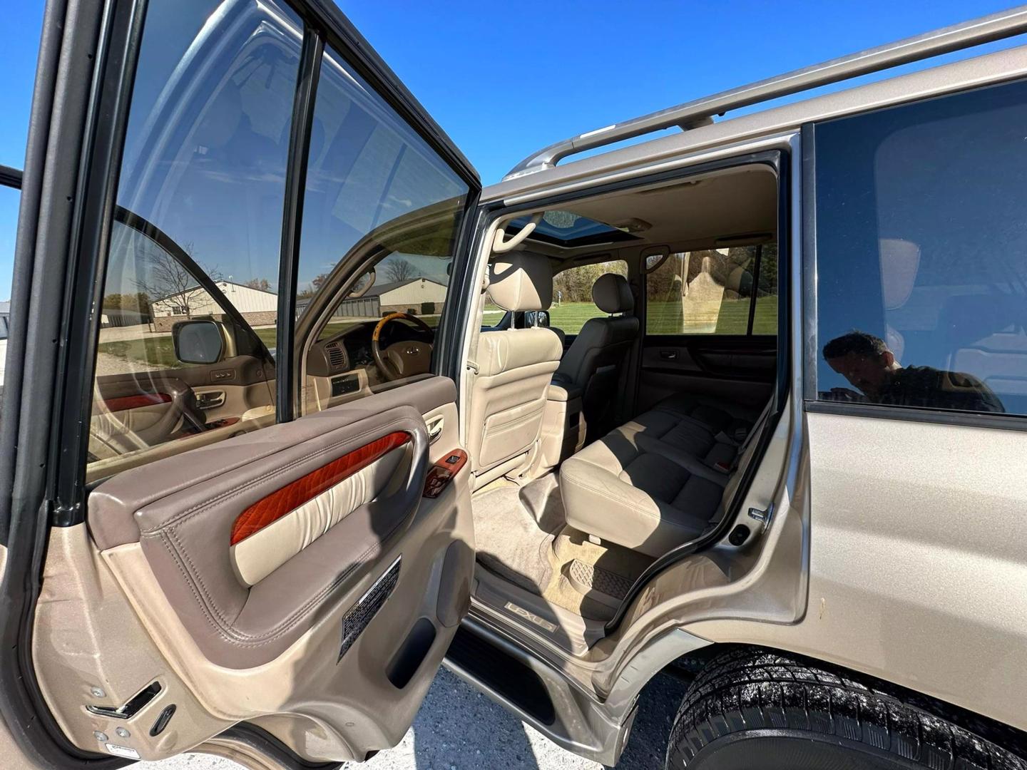 2001 Lexus LX 470 photo 11