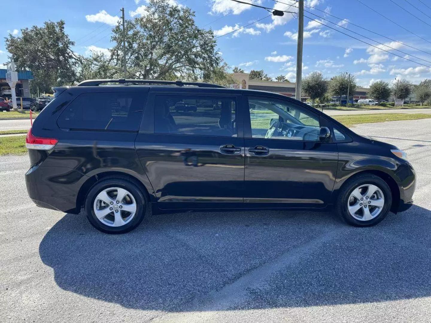 2011 Toyota Sienna LE photo 6