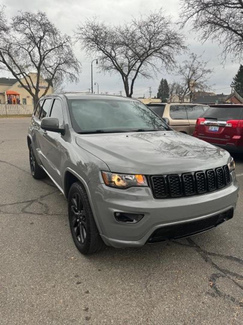 2019 Jeep Grand Cherokee Altitude photo 2