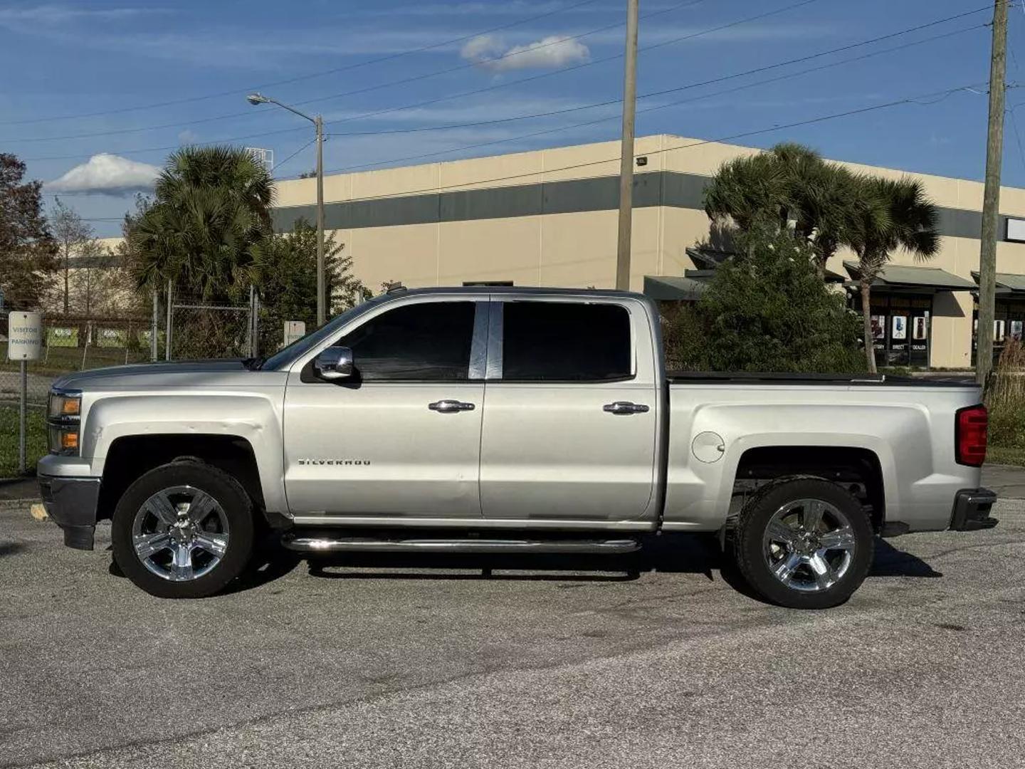 2014 Chevrolet Silverado 1500 LT photo 2