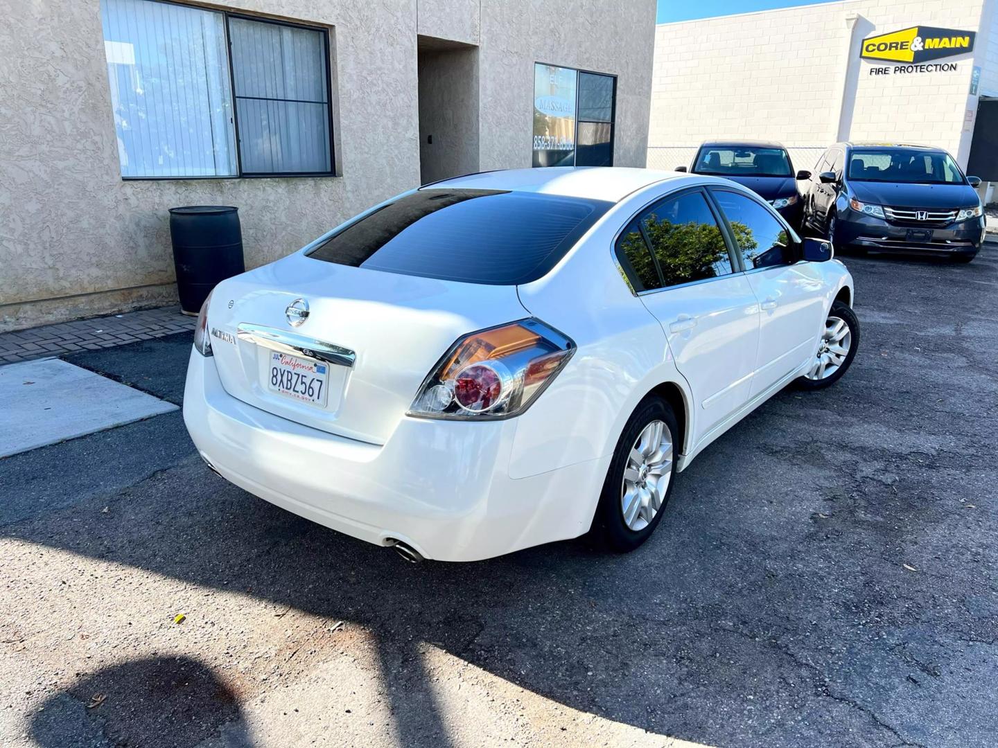 2011 Nissan Altima S photo 3