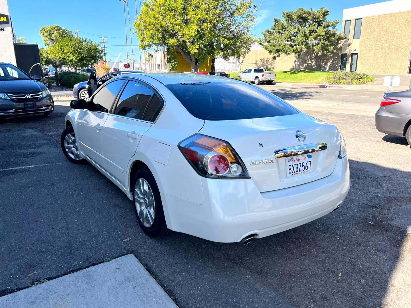 2011 Nissan Altima S photo 5