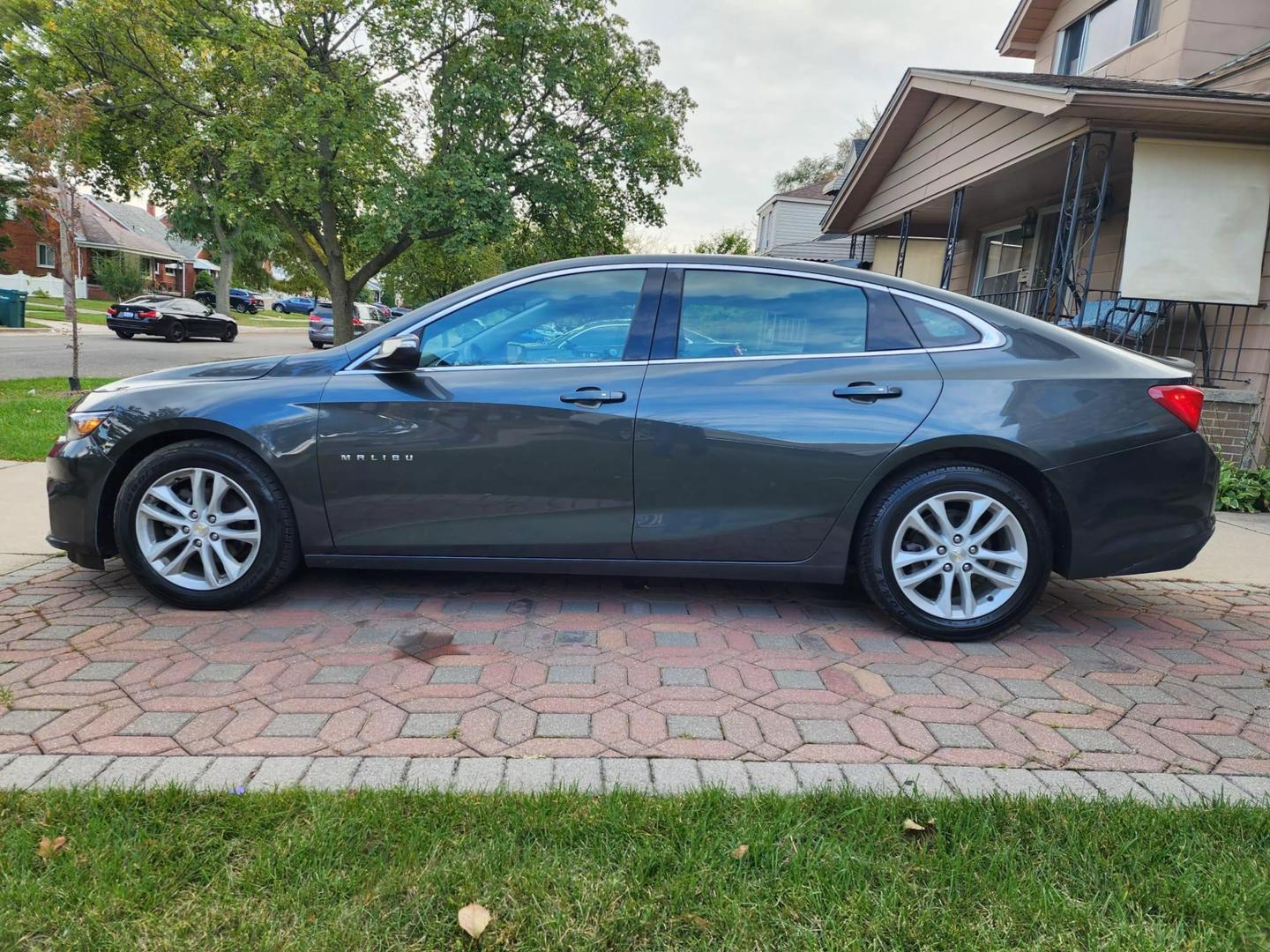 2018 Chevrolet Malibu 1LT photo 2