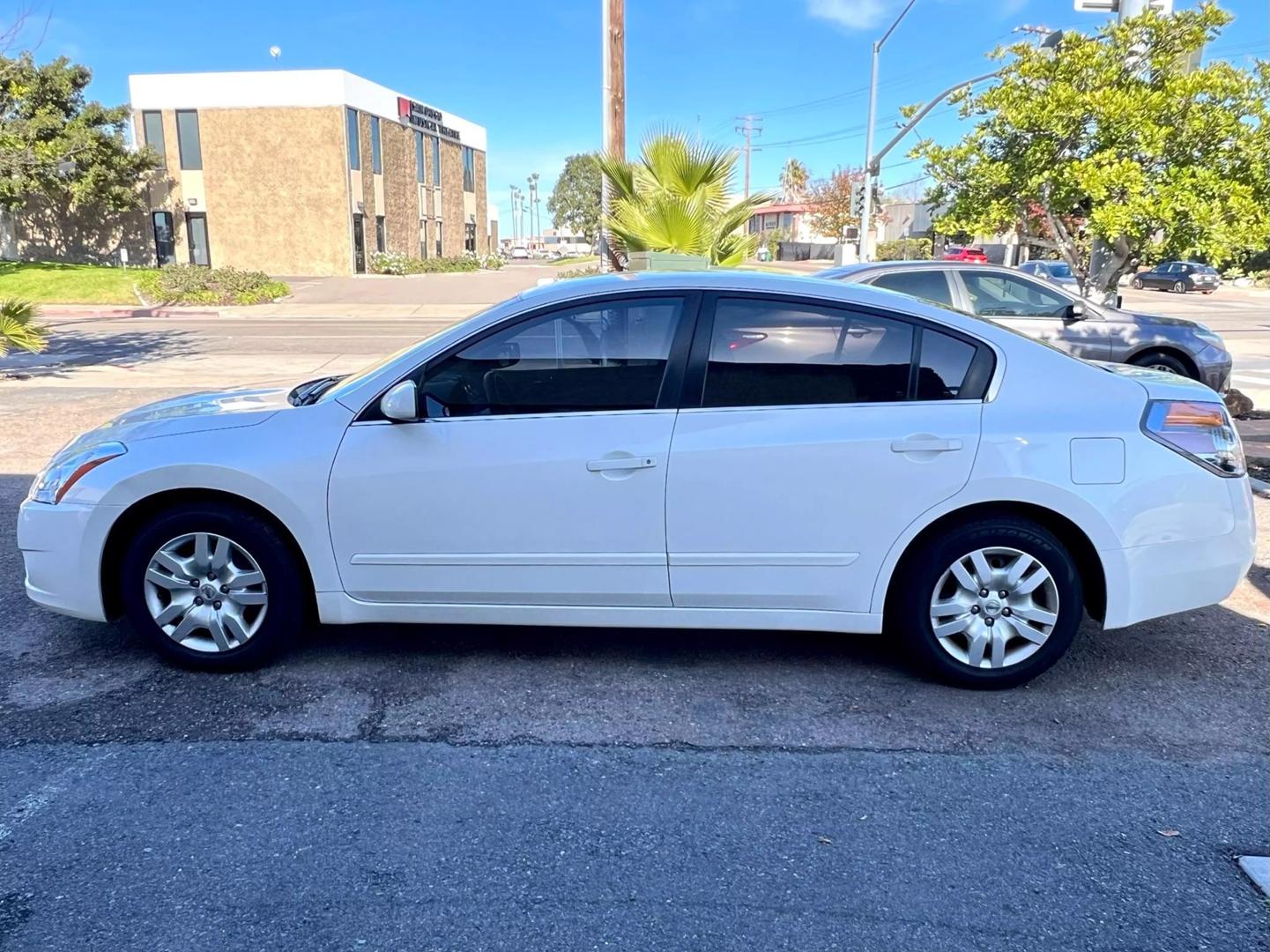 2011 Nissan Altima S photo 16