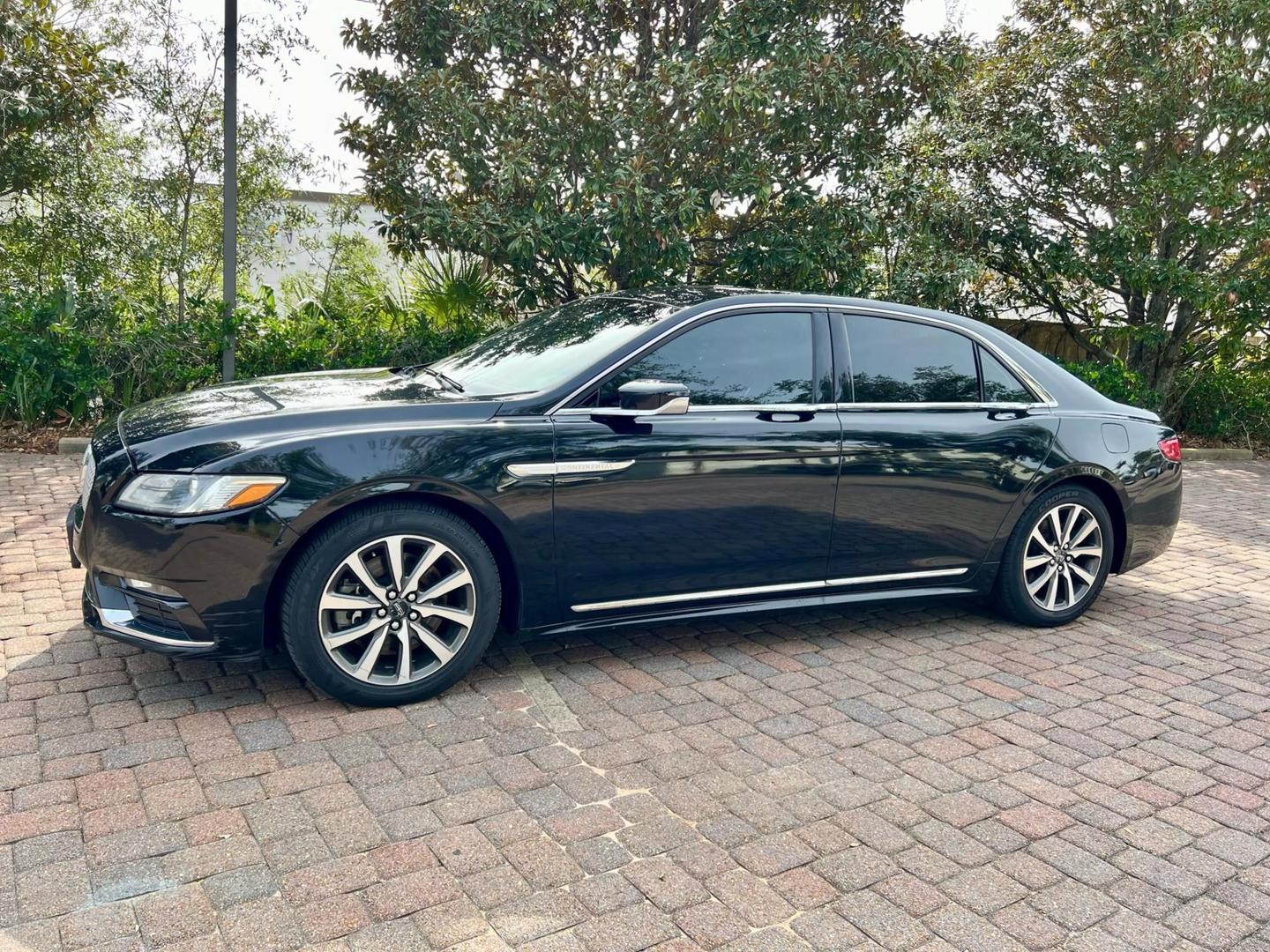 2017 Lincoln Continental Premiere Livery photo 3